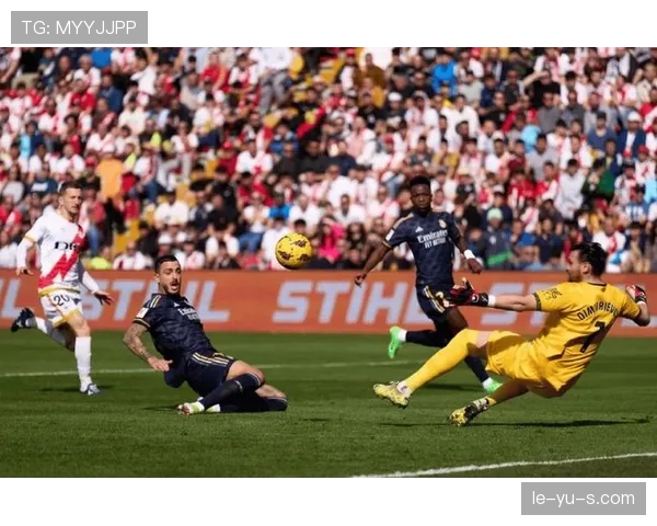 西甲豪门火力全开，金靴争夺战白热化