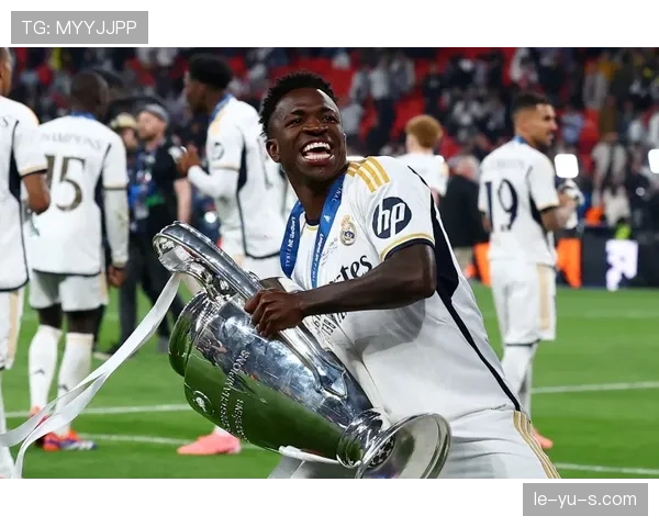 维尼修斯与罗德里戈：皇马双翼战术角色差异解析