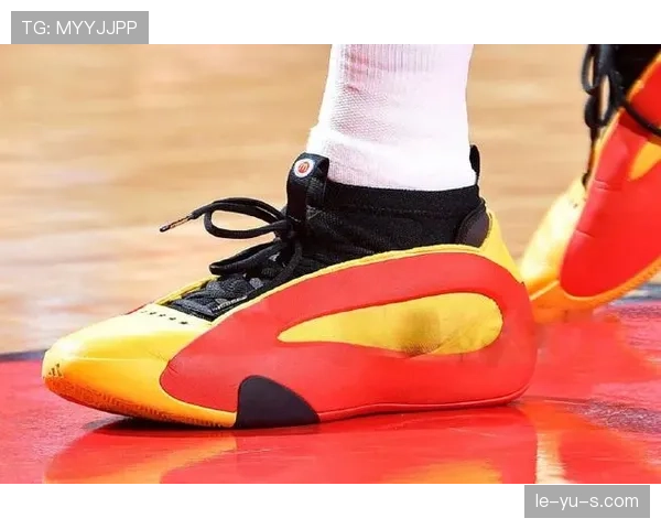 哈登赛场上像麦当劳效率怪兽，私底下还真有人看到他点外卖超慢的模样？